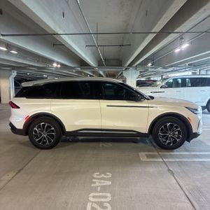 صورة 10 لـ 2025 Lincoln NAUTILUS HYBRID PREMIERE