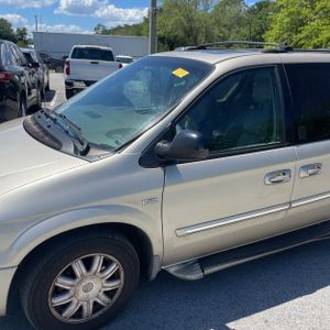 CHRYSLER TOWN AND COUNTRY TOURING - 2