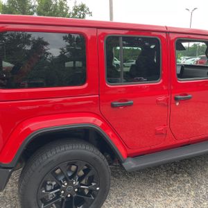 صورة 9 لـ 2025 JEEP WRANGLER 4XE SAHARA 4XE