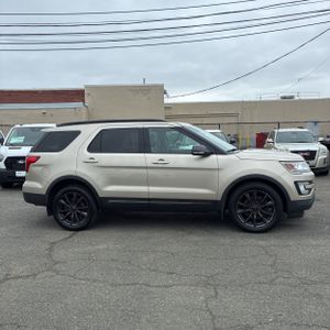 FORD EXPLORER XLT - 10