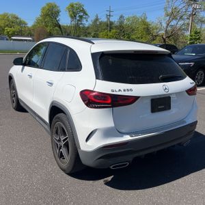 MERCEDES-BENZ GLA - 4