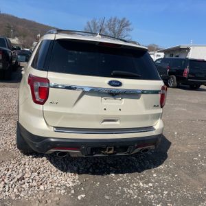 FORD EXPLORER XLT - 7