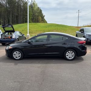 HYUNDAI ELANTRA SE - 3