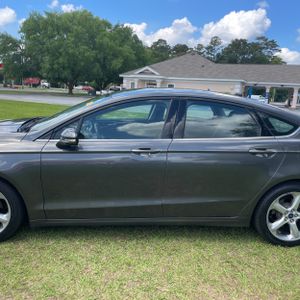 FORD FUSION SE - 4