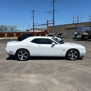 DODGE CHALLENGER SRT8 392 - 10
