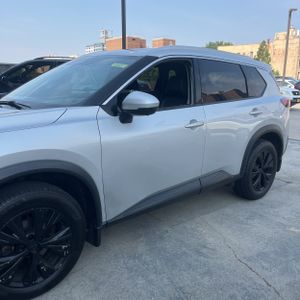 2021 Nissan ROGUE SV 照片 2