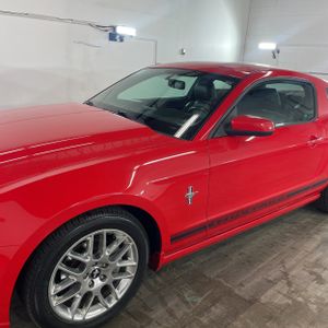 FORD MUSTANG V6 PREMIUM - 2