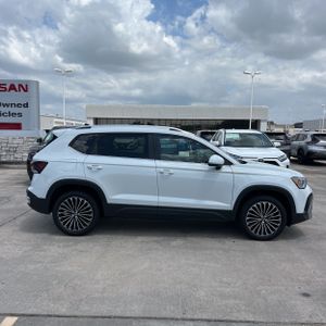 VOLKSWAGEN TAOS SE - 10