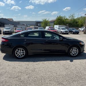 FORD FUSION SE - 10