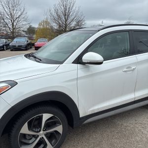 HYUNDAI TUCSON VALUE - 2