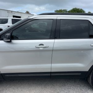 FORD EXPLORER XLT - 4