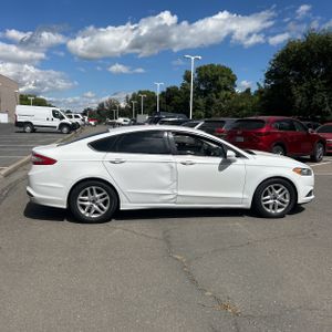 FORD FUSION SE - 6