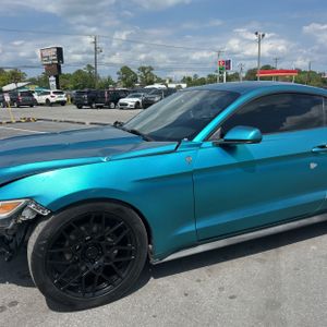 FORD MUSTANG V6 - 2
