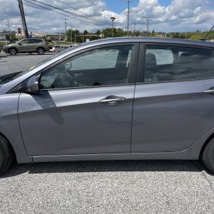 HYUNDAI ACCENT SE - 4