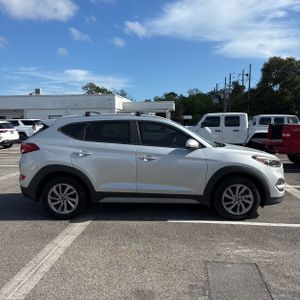 HYUNDAI TUCSON SE PLUS - 10