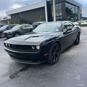 صورة 1 لـ 2017 Dodge CHALLENGER SXT