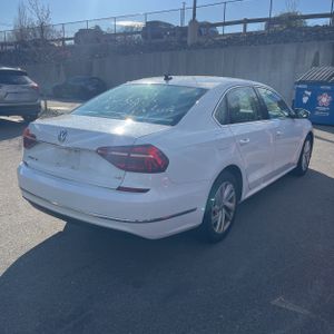 VOLKSWAGEN PASSAT 2.0T SE - 8