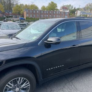 CHEVROLET TRAVERSE LT - 2