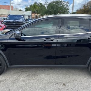 MERCEDES-BENZ GLA - 4