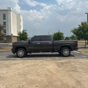 CHEVROLET SILVERADO 2500HD HIGH COUNTRY - 3