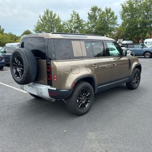 2025 LAND Rover DEFENDER 110 P300 S — фото 8