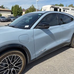 FORD MUSTANG MACH-E PREMIUM - 2