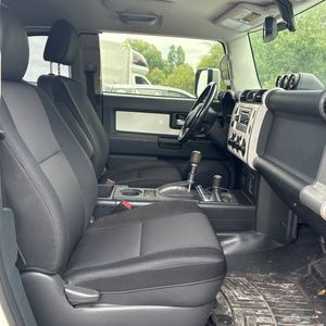 صورة 37 لـ 2013 Toyota FJ CRUISER BASE