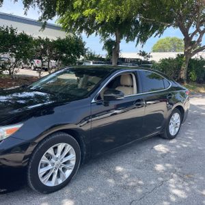صورة 2 لـ 2014 Lexus ES 300H BASE