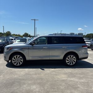 2024 Lincoln NAVIGATOR RESERVE photo 3