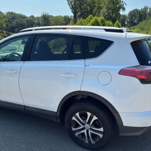2016 Toyota RAV4 LE — фото 6