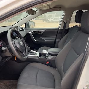 صورة مصغرة 32 لـ 2022 Toyota RAV4 LE