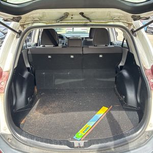 2015 Toyota RAV4 LE 照片 40