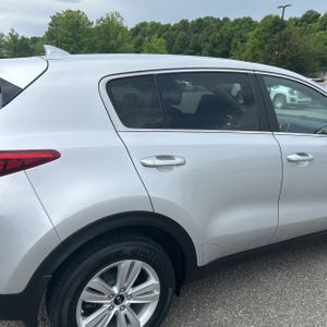 KIA SPORTAGE LX - 8