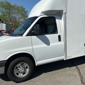 CHEVROLET EXPRESS 3500 - 2