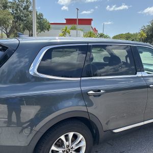2020 KIA TELLURIDE LX photo 9