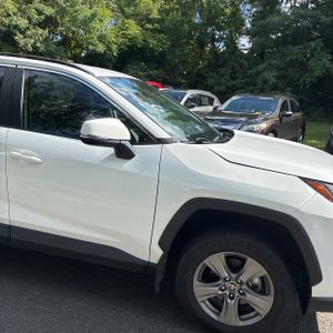 2024 Toyota RAV4 HYBRID XLE — фото 13