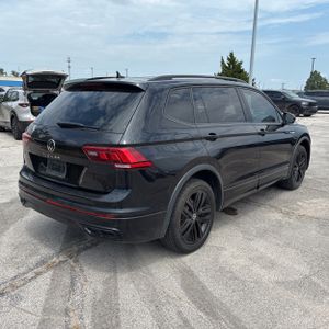 صورة 8 لـ 2022 Volkswagen TIGUAN SE R-LINE BLACK