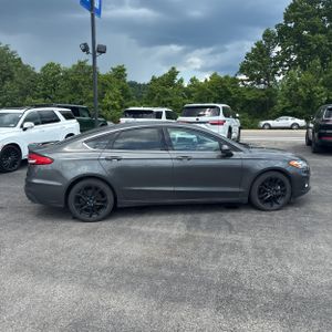 FORD FUSION SE - 10