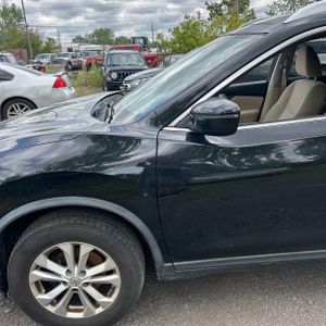 2016 Nissan ROGUE SV 照片 2