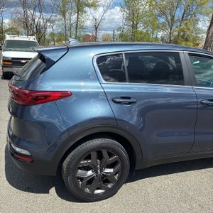 KIA SPORTAGE LX - 9