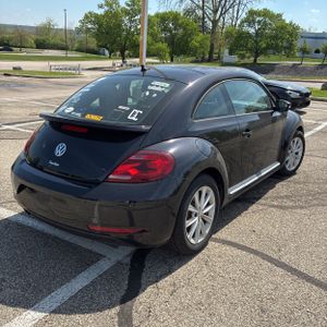 VOLKSWAGEN BEETLE 2.0T S WITH STYLE AND COMFORT - 8