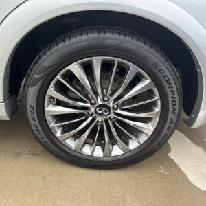 2019 Infiniti QX80 LUXE — фото 18