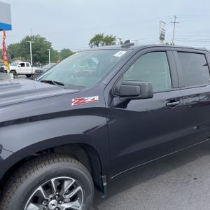 صورة 2 لـ 2024 Chevrolet SILVERADO 1500 RST