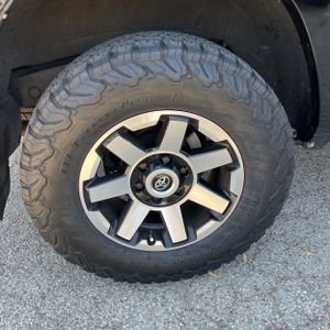 2020 Toyota 4RUNNER SR5 — миниатюра 18