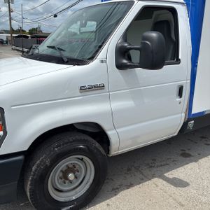 FORD E-350 CUTAWAY - 2