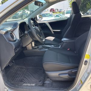 صورة 27 لـ 2013 Toyota RAV4 XLE