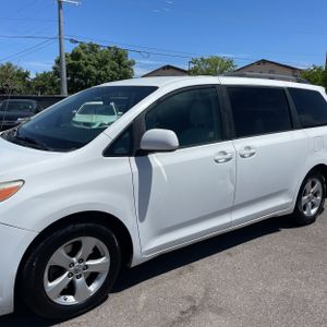 TOYOTA SIENNA - 2