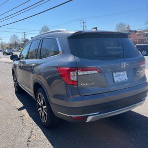 HONDA PILOT TOURING W/REAR CAPTAIN'S CHAIRS - 5
