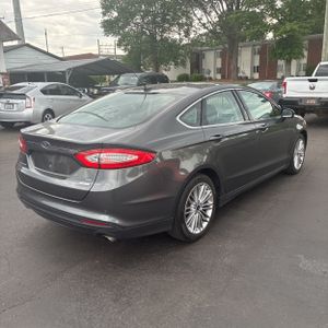 FORD FUSION SE - 8