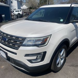 FORD EXPLORER XLT - 2